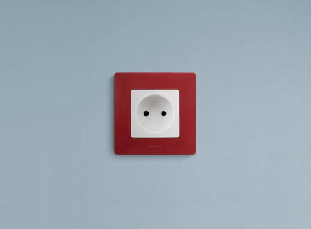 Legrand Etika Белый Розетка б/з, винтовые клеммы