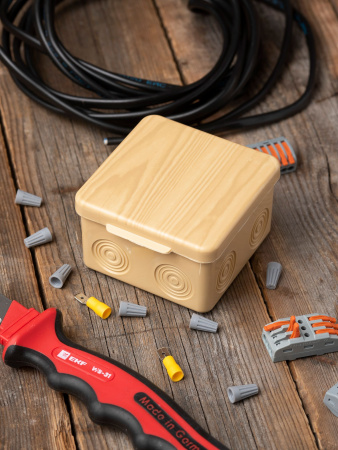 EKF PROxima Коробка распаячная КМР-030-035 пылевлагозащищенная без мембранных вводов (80х80х50) светлое дерево