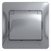 SE Glossa Алюминий Розетка с/з со шторками с крышкой, IP20 (в сборе с рамкой)