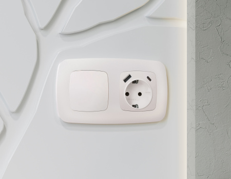 Лицевая панель OMEGA (Жемчуг) заглушка для суппорта QUANT OP2160