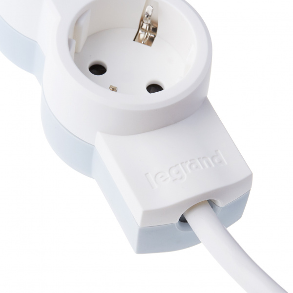 Legrand Стандарт Бело-серый Удлинитель 4x2К+З, кабель 1,5м, возможно крепление к стене