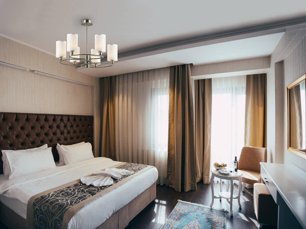 Потолочная люстра Lumion Neoclassi Avery 4431/6C