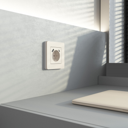 Рамка из поликарбоната на 1 пост Split айвори/белый, soft-touch W0013066