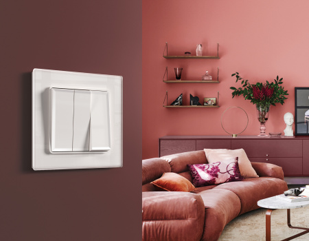 Лицевая панель ALFA (Белый глянец) для 3-клавишных выключателей QUANT AP1050