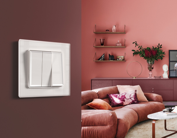 Лицевая панель ALFA (Белый глянец) для 3-клавишных выключателей QUANT AP1050