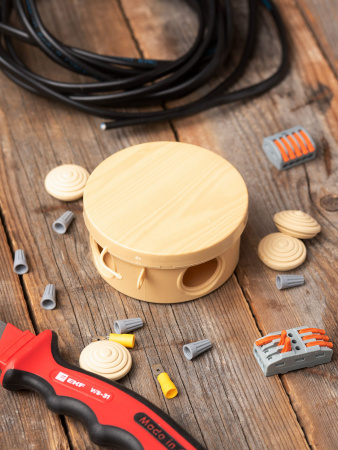 EKF PROxima Коробка распаячная КМР-040-039 с крышкой (85х40) 4 мембранных ввода светлое дерево IP54