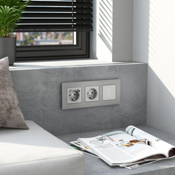 Рамка из металла на 3 поста АluMax алюминий W0033506