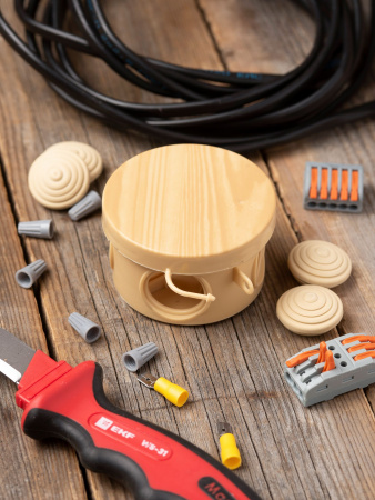 EKF PROxima Коробка распаячная КМР-040-038 с крышкой (65х40) 4 мембранных ввода светлое дерево IP54