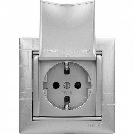 Legrand Valena Алюминий Розетка 1-ая с/з с крышкой