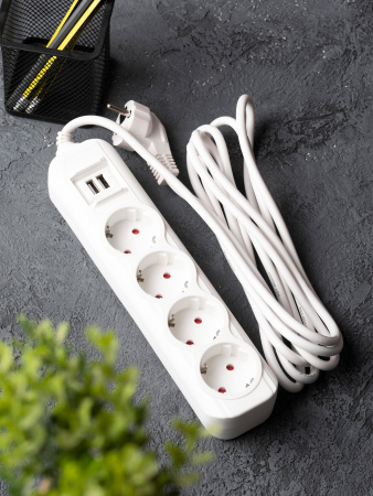 EKF PROxima Удлинитель "Эксперт" 4 гнезда 5 метров 16А/3,5кВт с 2 USB 2,1А ПВС 3х1