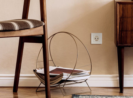 Legrand Etika Слоновая кость Розетка б/з, винтовые клеммы