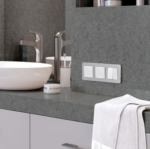 Рамка из металла на 3 поста Platinum алюминий W0032606