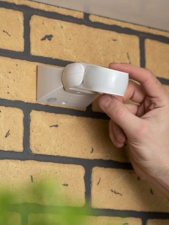 EKF PROxima Микроволновый датчик движения бел. 1200Вт 180гр. до 15м IP65 MW-704