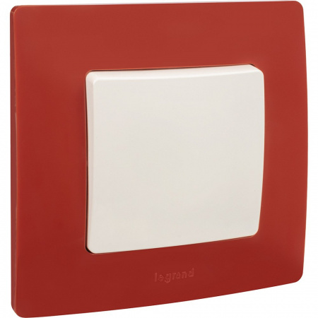 Legrand Etika Красная Рамка 1-ая
