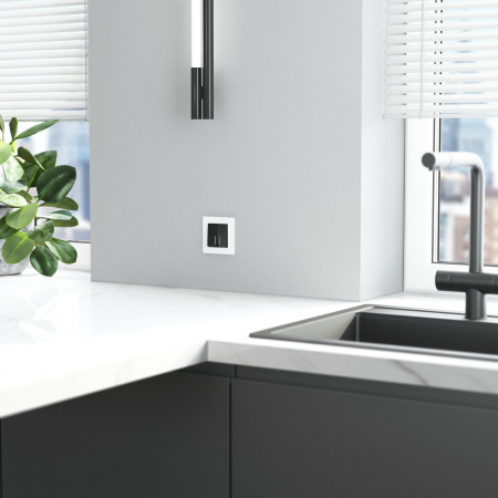 Рамка из стекла на 1 пост Favorit белый матовый W0011105