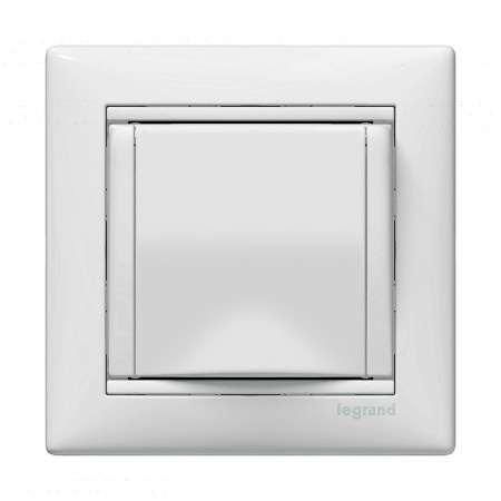 Legrand Valena Бел Розетка 1-ая с/з с крышкой