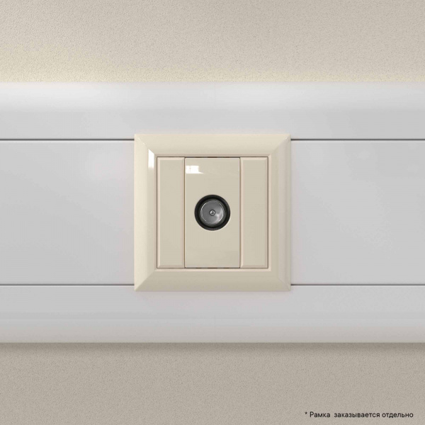 DKC Avanti Розетка оконечная 3 выхода tv 4-2400МГц для настенного кабель-канала бежевый