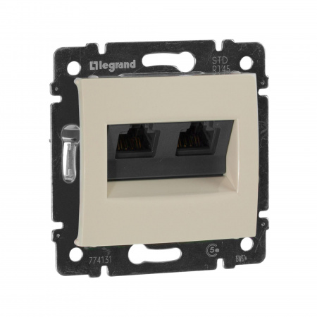 Legrand Valena Крем Розетка комп(RJ45) 2-ая 5 кат.крепление винт с лапками