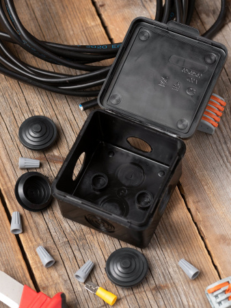 EKF PROxima Коробка распаячная КМР-030-036, 4 мембр.ввода (65х65х50) чёрная