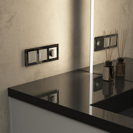 Рамка из стекла на 3 поста Diamant черный W0031208