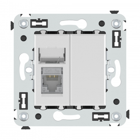 DKC Avanti Белое облако Компьютерная розетка RJ-45 одинарная  категория  5e экранированная