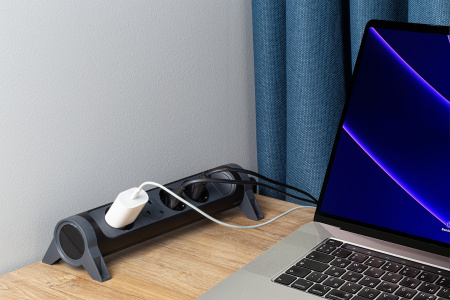 Legrand Revolution Комфорт Черный Удлинитель 4x2К+З с выкл., без кабеля, плоские розетки, фиксируемый поворотный блок