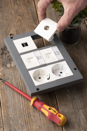 EKF PROxima Рамка приборная на 12 модулей для лючка C-Line 24