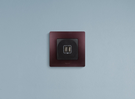 Legrand Etika Антрацит Розетка USB 2-ая 240В/5В 2400мА
