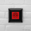 DKC Avanti Красный квадрат Розетка 2P+E со шторками