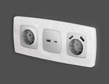 Лицевая панель OMEGA (Серебро глянец) для розетки 2USB тип A+C QUANT OP4110