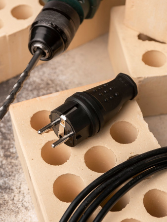 EKF Basic Вилка прямая каучуковая 230В, 2P+PE, 16A, IP44