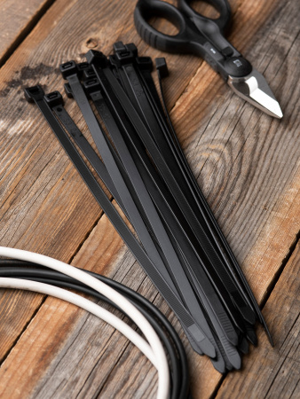 EKF Basic Хомут нейлоновый черный (7,2х150) (100шт.)