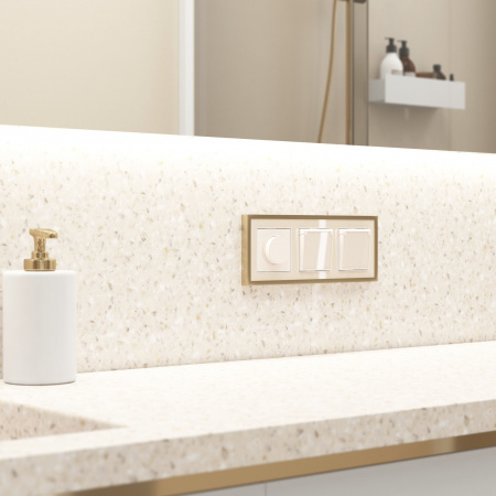 Розетка влагозащ. с зазем. с защит. крышкой и шторками (айвори акрил) W1171243