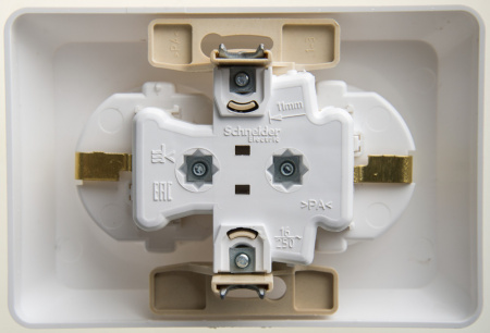 SE Этюд Бел Розетка 2-ая с/з со шторками 16А 250B