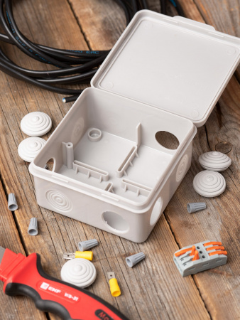 EKF PROxima Коробка распределительная КМР-030-014 с крышкой (100х100х50), 10 мембр. вводов IP55