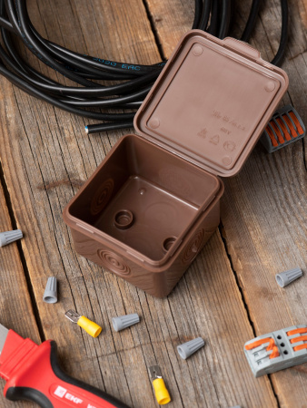 EKF PROxima Коробка распаячная КМР-030-037 пылевлагозащищенная без мембранных вводов (65х65х50) тёмное дерево