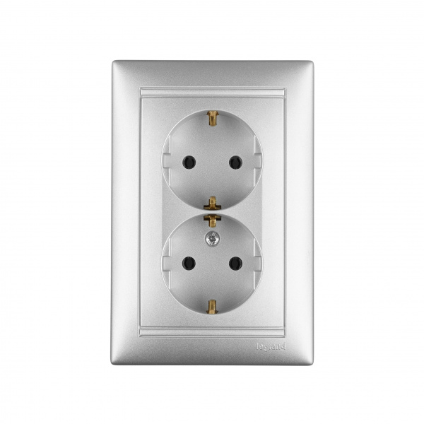 Legrand DIY Valena Алюм Розетка 2-ая с/з литая