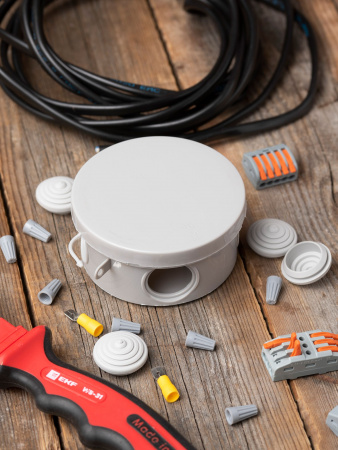 EKF PROxima Коробка распаячная КМР-040-039 с крышкой наружная (85х40) 4 мембранных ввода IP54