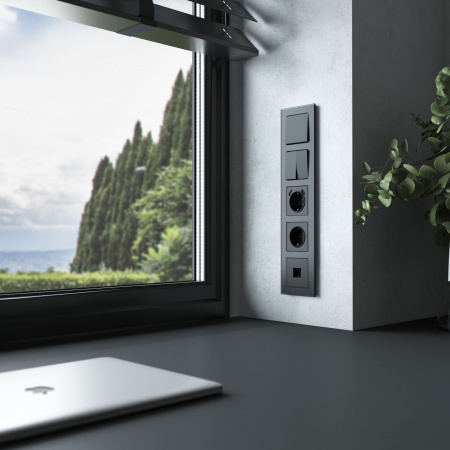 Рамка из стекла на 5 постов Senso черный soft-touch W0053108