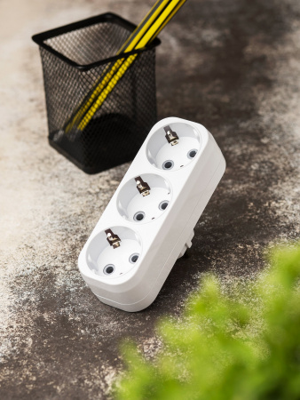 EKF PROxima Разветвитель 3 гн. с/з плоский 16А 250B