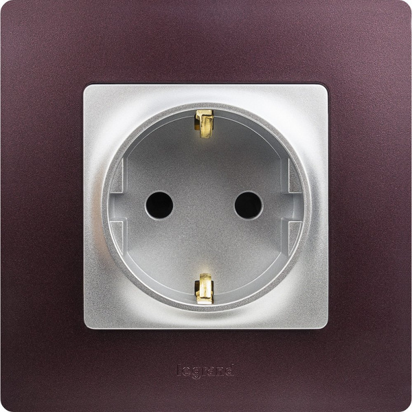 Legrand Etika Алюминий Розетка с/з со шторками, винтовые клеммы, 16А, 250 В