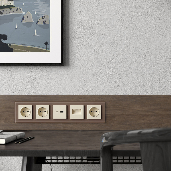 Рамка из стекла на 5 постов Favorit латте W0051142