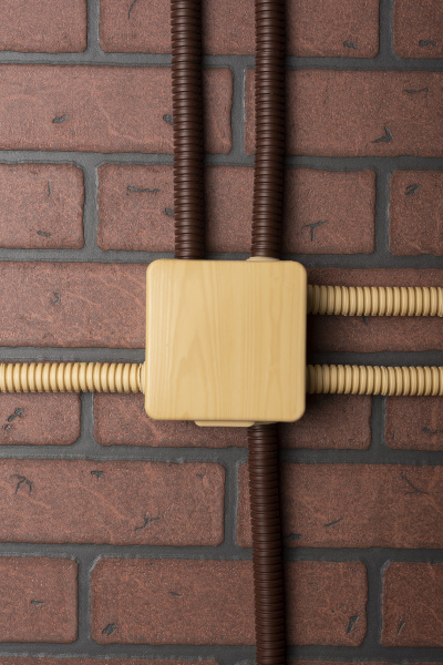 EKF PROxima Коробка распаячная КМР-030-014 с крышкой (100х100х55), 8 мембранных вводов светлое дерево IP54