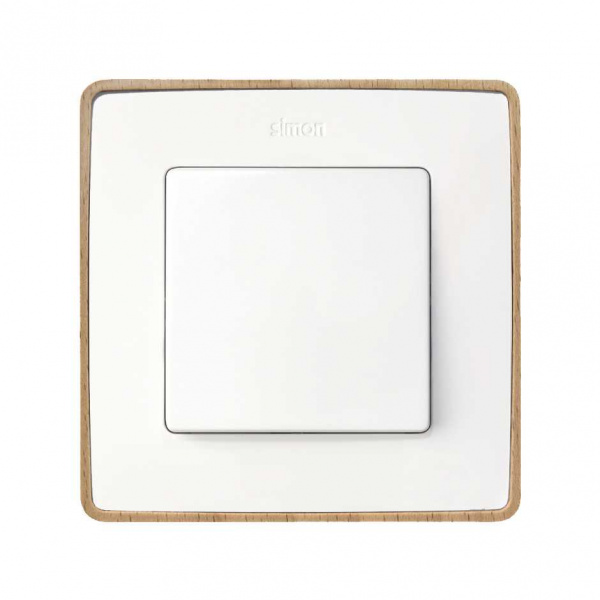 Simon 82 Detail Белый, основание дерево Рамка 1-ая