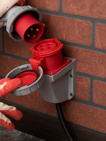 EKF PROxima Розетка стационарная наружная 1242 3Р+РЕ 32А 380В IP67