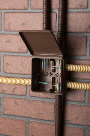 EKF PROxima Коробка распаячная КМР-030-014 с крышкой (100х100х55), 8 мембранных вводов тёмное дерево IP54