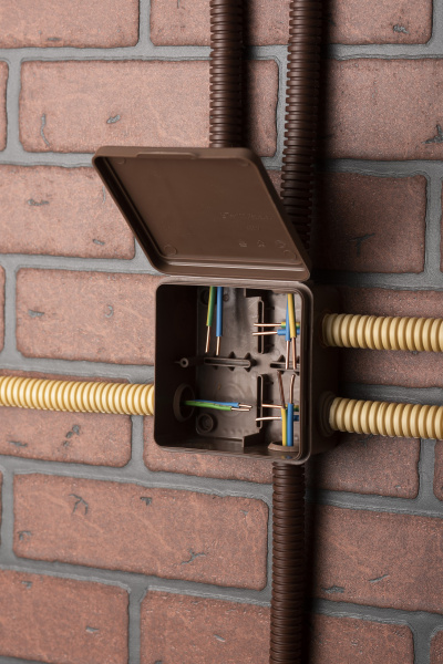 EKF PROxima Коробка распаячная КМР-030-014 с крышкой (100х100х55), 8 мембранных вводов тёмное дерево IP54