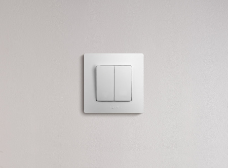 Legrand Etika Белый Выключатель 2-х клавишный, 10А