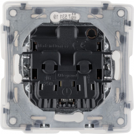 Legrand Valena LIFE DIY Белая Розетка 1-ая с/з с защитными шторками, с крышкой (IP44)