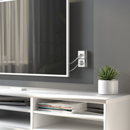 Розетка с заземлением Gallant белая W5071001